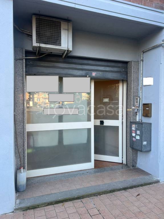 negozio in vendita a Roma in zona San Basilio