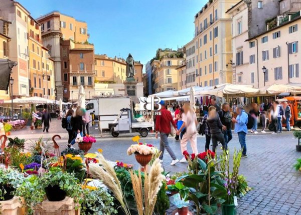trivano in vendita a Roma in zona Rione Regola