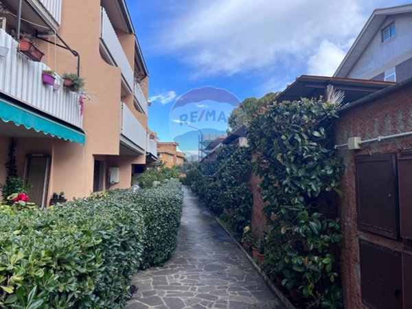 casa indipendente in vendita a Roma in zona Torre Angela
