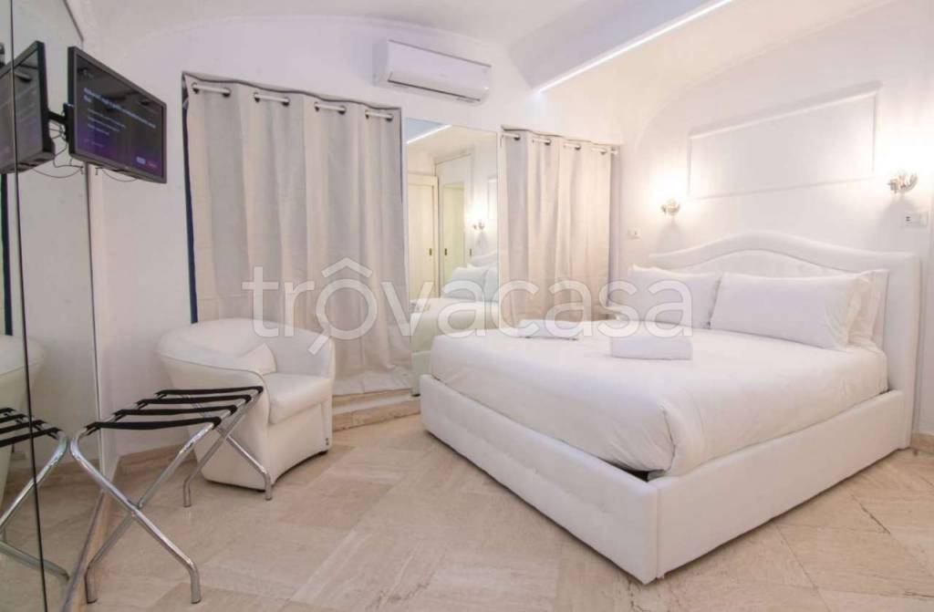 negozio in vendita a Roma in zona Parione/Sant'Eustachio