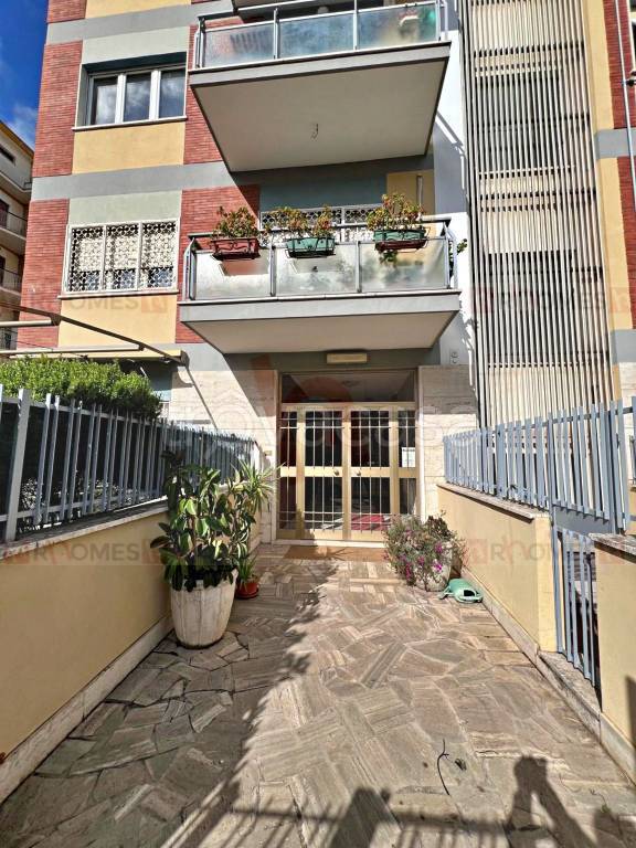 appartamento in vendita a Roma in zona Appio Claudio