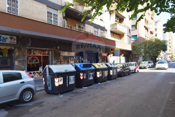 locale commerciale in vendita a Roma in zona Ostiense