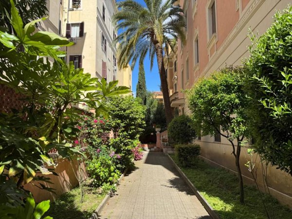 appartamento in vendita a Roma in zona Esquilino