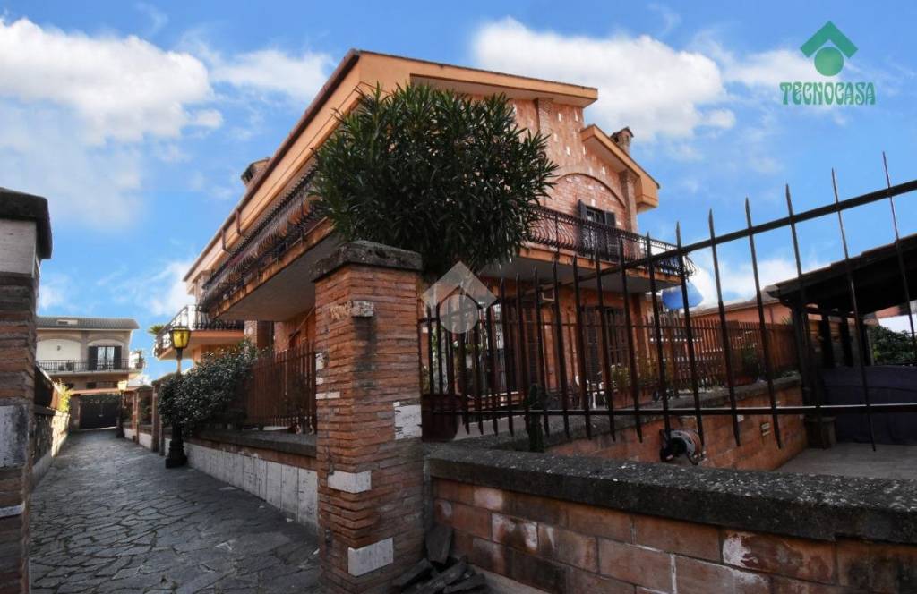 casa indipendente in vendita a Roma in zona Appio Pignatelli