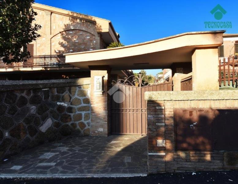 casa indipendente in vendita a Roma in zona Appio Pignatelli