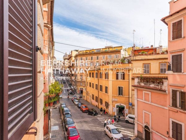 appartamento in vendita a Roma in zona Rione Monti/Campitelli