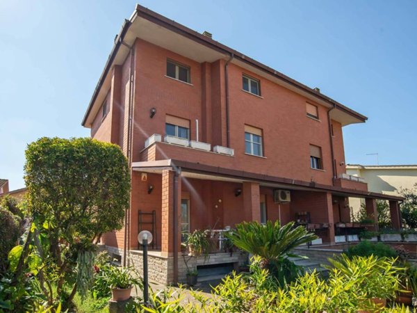 casa indipendente in vendita a Roma in zona Dragona/Bagnoletto