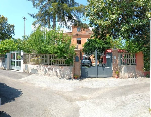 casa indipendente in vendita a Roma in zona Appio Claudio