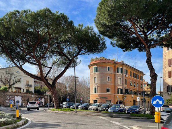negozio in vendita a Roma in zona Ostiense