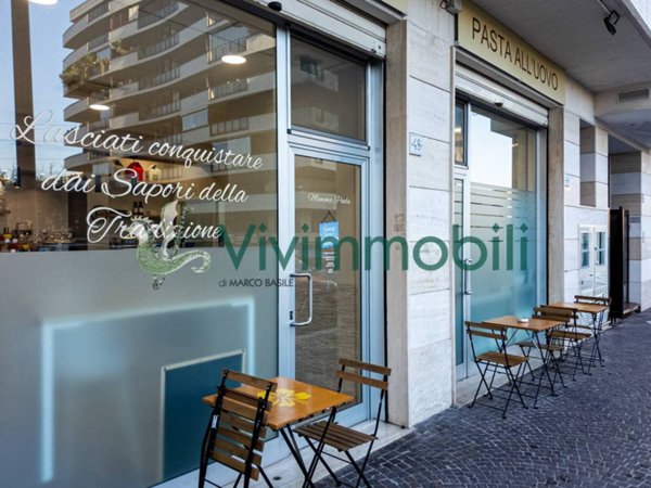 negozio in vendita a Roma in zona Torrino