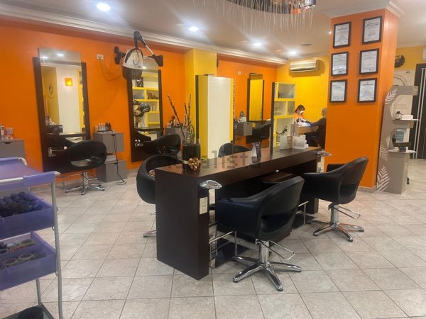 locale commerciale in vendita a Roma in zona Collatino