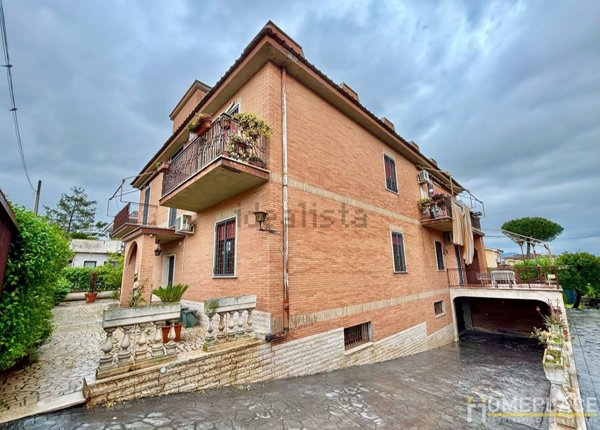 appartamento in vendita a Roma in zona Finocchio