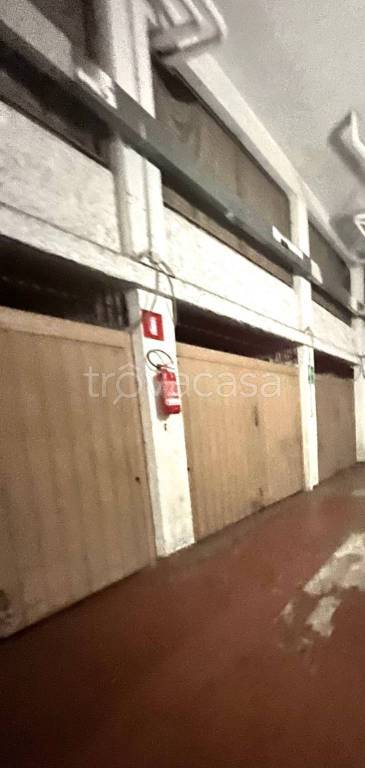 locale di sgombero in vendita a Roma in zona Appio Claudio