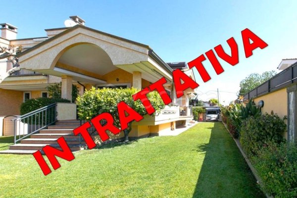 casa indipendente in vendita a Roma in zona Infernetto