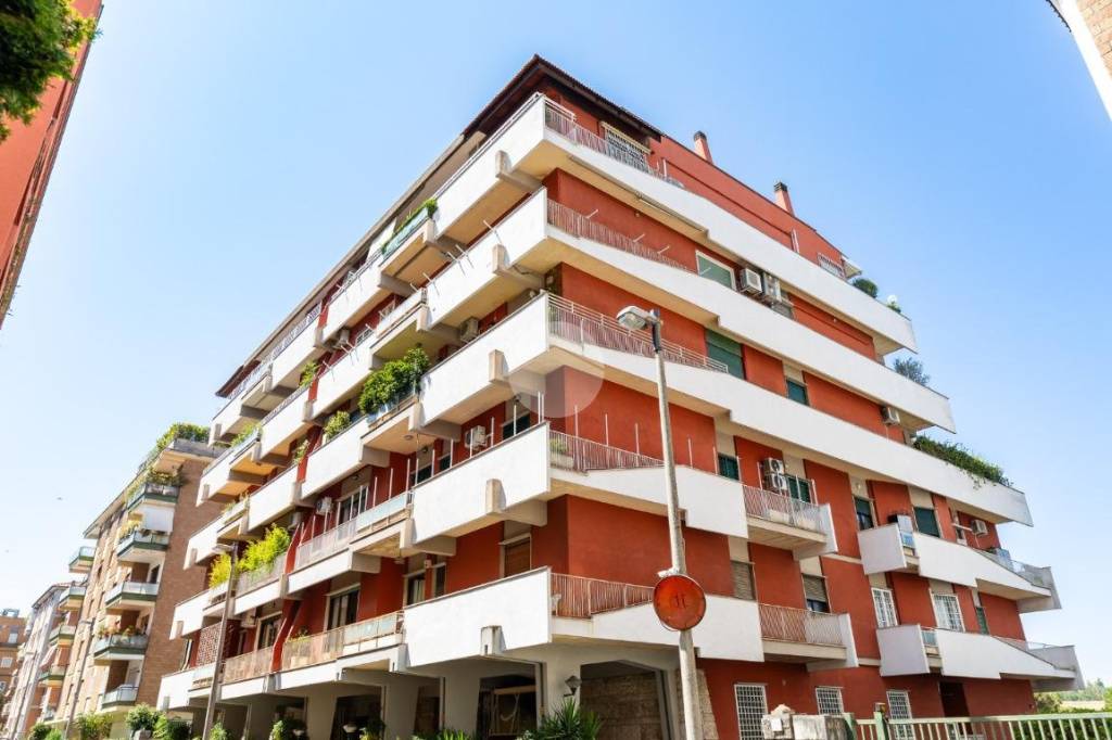 appartamento in vendita a Roma in zona Tor di Quinto
