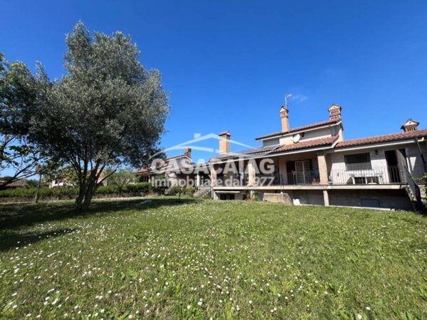 casa indipendente in vendita a Roma in zona Casal Palocco