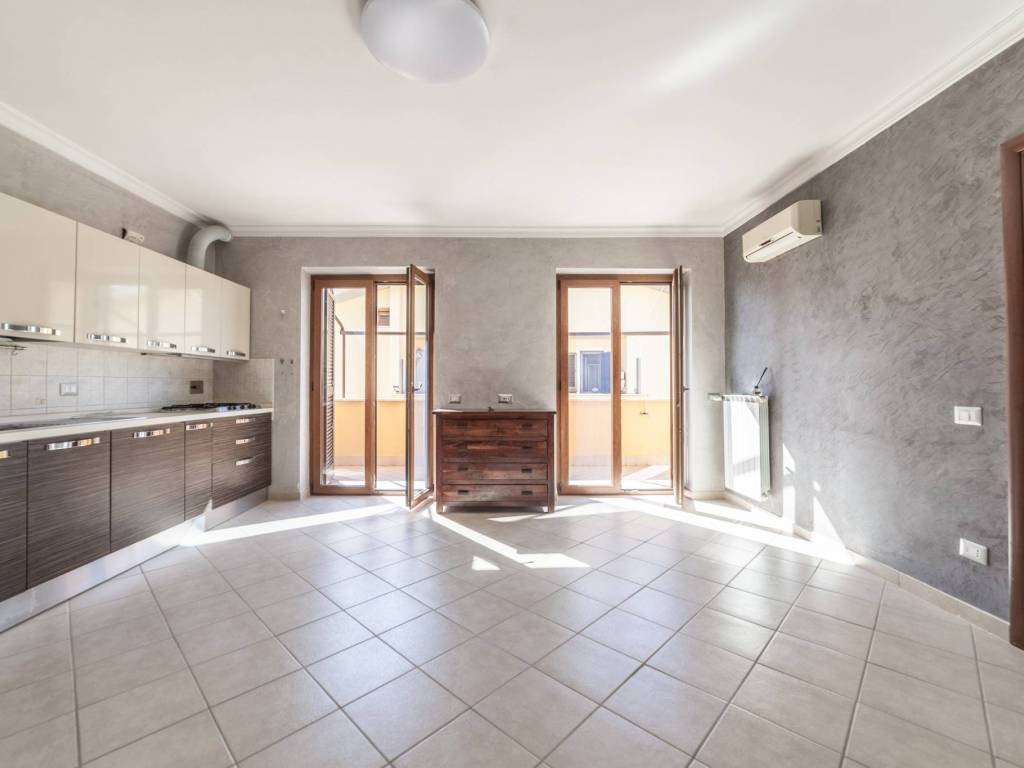 appartamento in vendita a Roma in zona Lunghezza