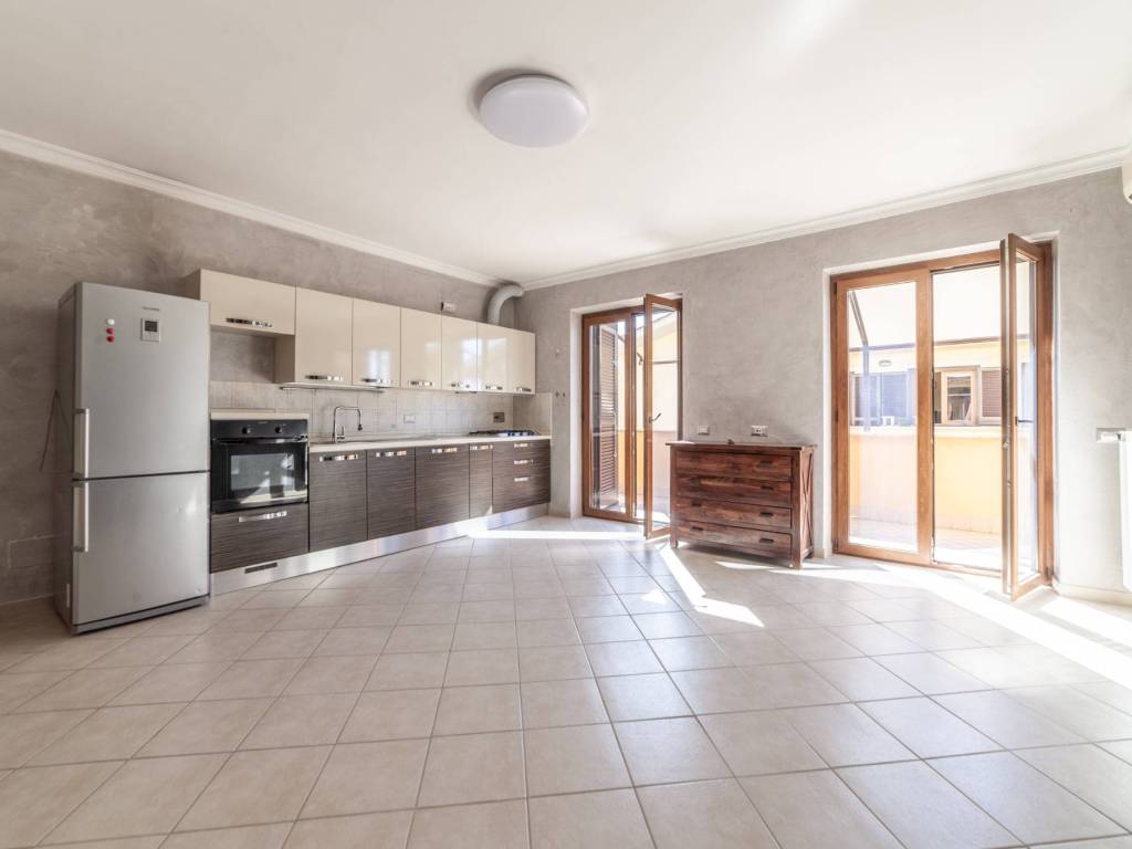 appartamento in vendita a Roma in zona Lunghezza