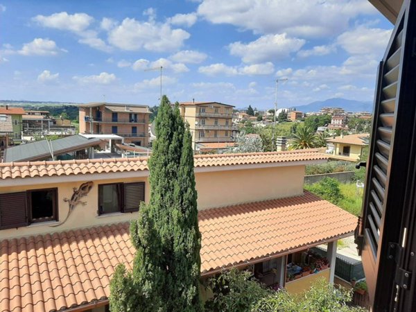 appartamento in vendita a Roma in zona Lunghezza