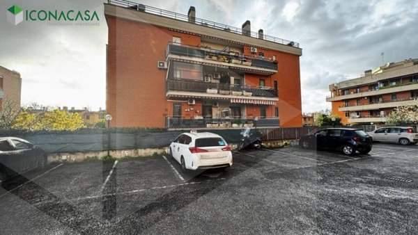 appartamento in vendita a Roma in zona Castelverde