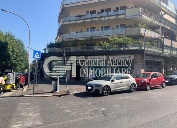 locale commerciale in vendita a Roma