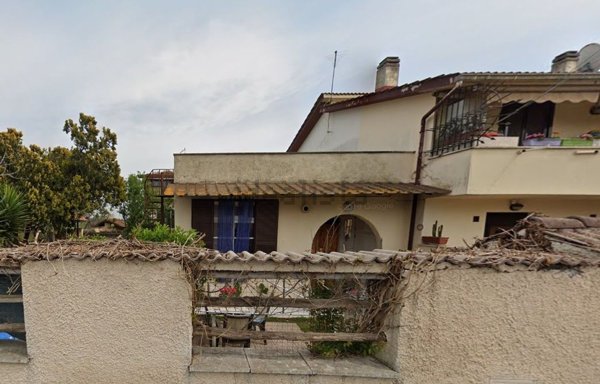 appartamento in vendita a Roma in zona Ostia Antica