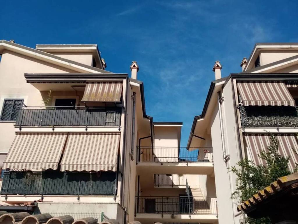 appartamento in vendita a Roma in zona Selva Candida