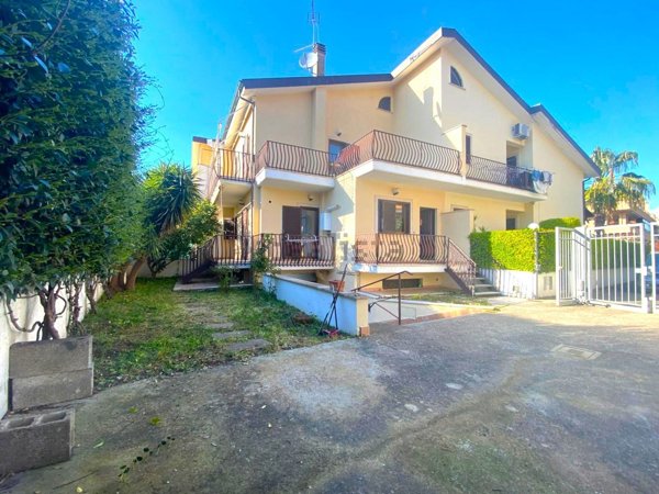 casa indipendente in vendita a Roma in zona Borghesiana