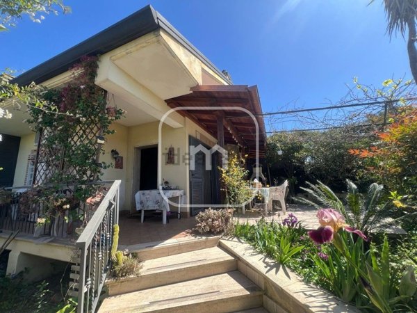 casa indipendente in vendita a Roma in zona Giardini di Corcolle