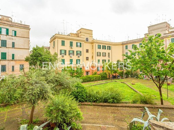 appartamento in vendita a Roma in zona Ostiense