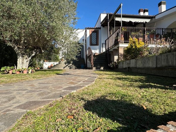 casa indipendente in vendita a Roma in zona Casal Monastero