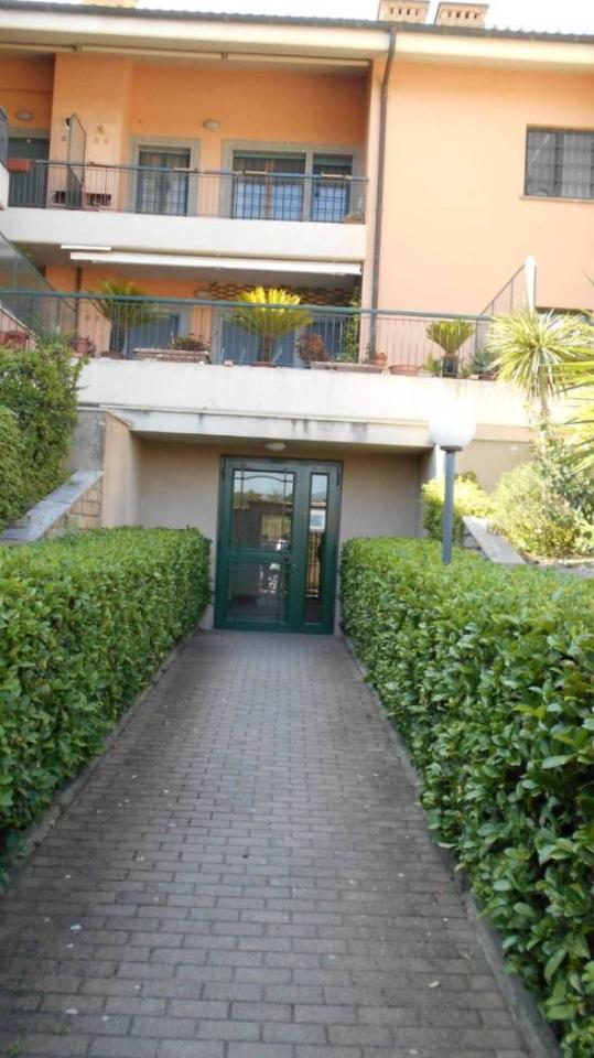 appartamento in vendita a Roma in zona Osteria del Curato