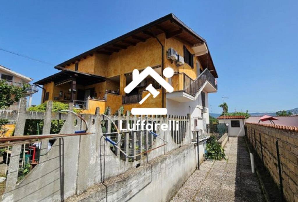 appartamento in vendita a Roma in zona Giardini di Corcolle