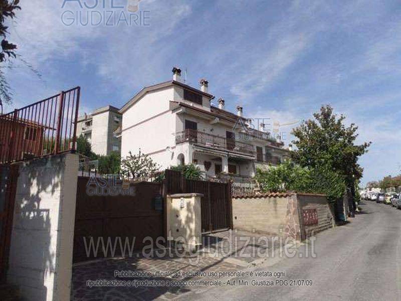 casa indipendente in vendita a Roma in zona Sette Bagni