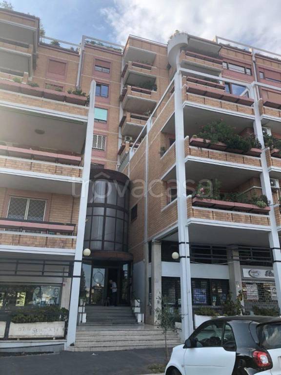 appartamento in vendita a Roma in zona Ardeatino