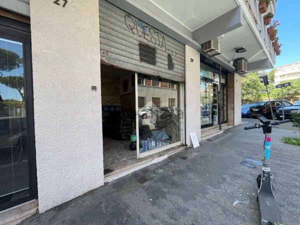 locale commerciale in vendita a Roma in zona Nomentano