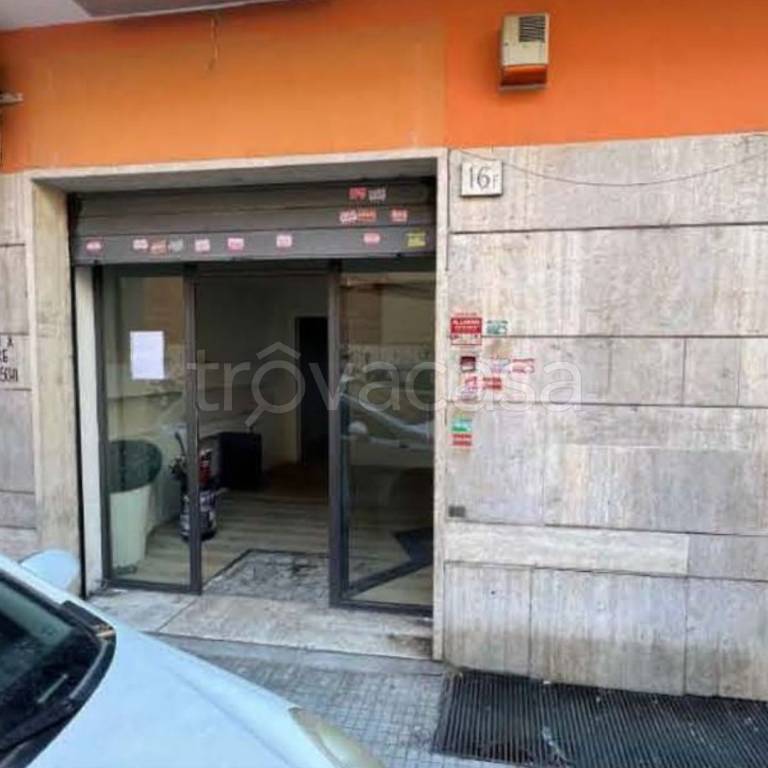 negozio in vendita a Roma in zona Appio Claudio