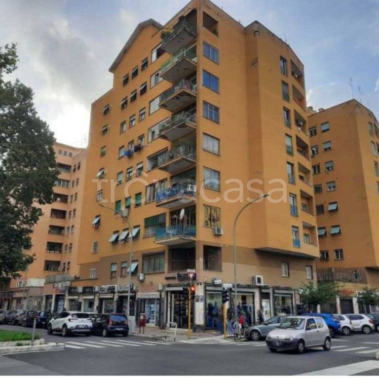 appartamento in vendita a Roma in zona Don Bosco