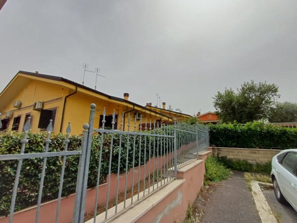 appartamento in vendita a Roma in zona Lunghezza