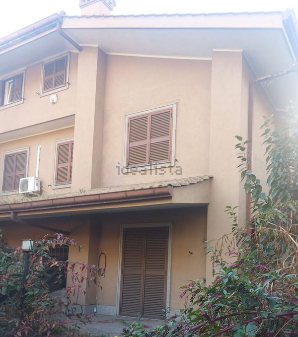 casa indipendente in vendita a Roma in zona Appio Pignatelli