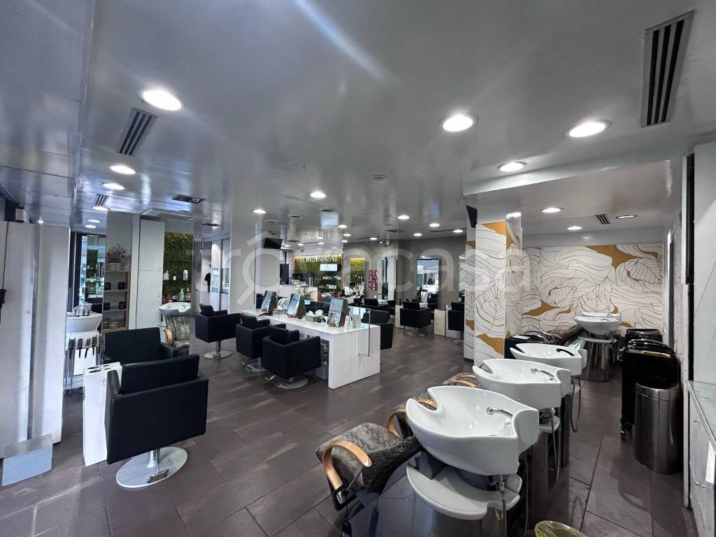 negozio in vendita a Roma in zona Tor di Quinto
