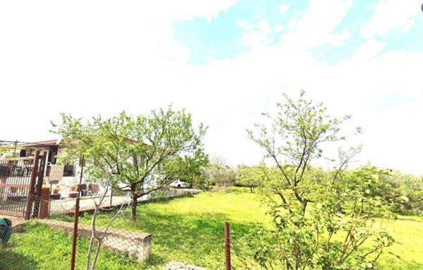 casa indipendente in vendita a Roma in zona Finocchio
