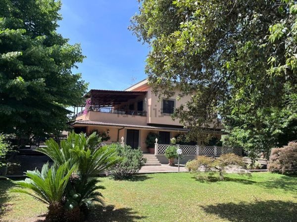 casa indipendente in vendita a Roma in zona Mostacciano