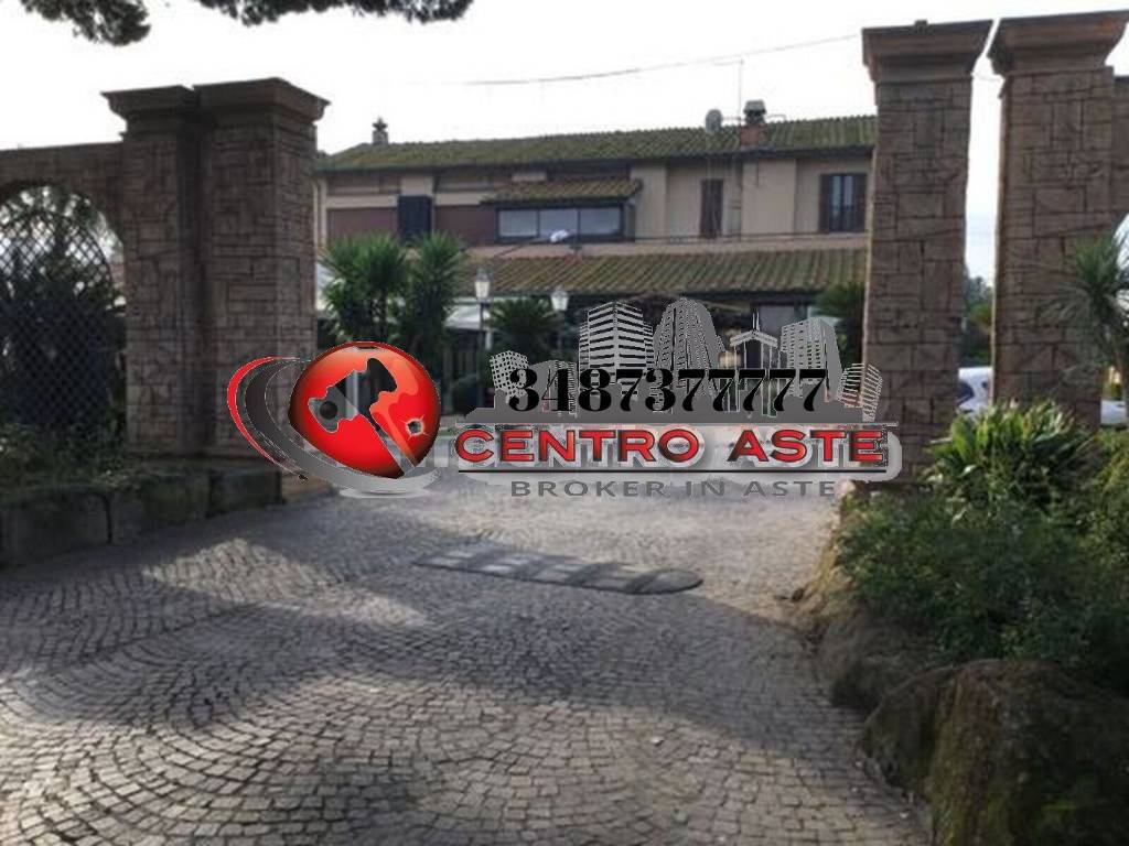 negozio in vendita a Roma in zona Appio Claudio