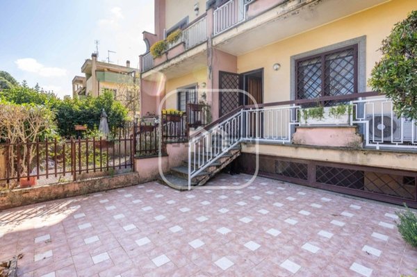 casa indipendente in vendita a Roma in zona Torre Angela