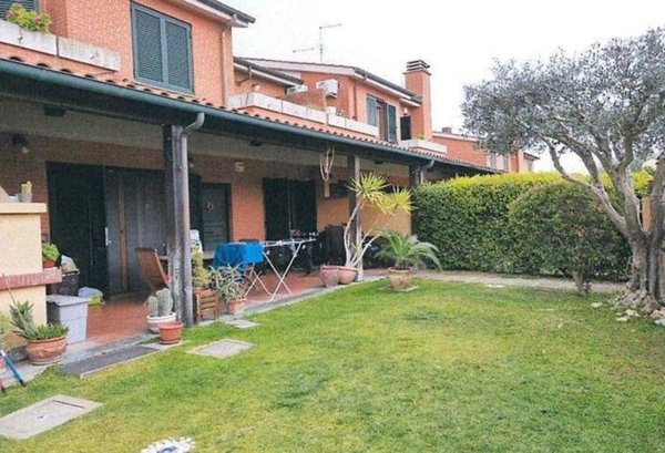 casa indipendente in vendita a Roma in zona Infernetto