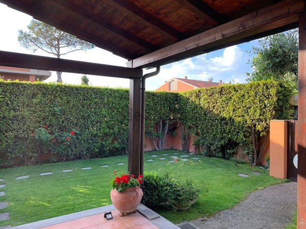 casa indipendente in vendita a Roma in zona Infernetto