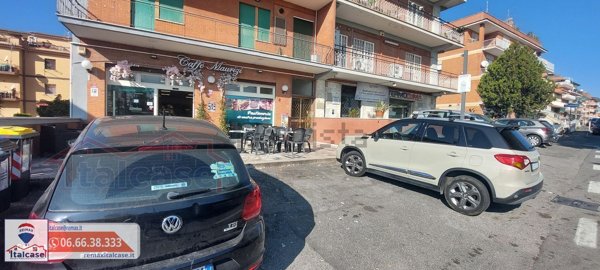 negozio in vendita a Roma in zona Palmarola