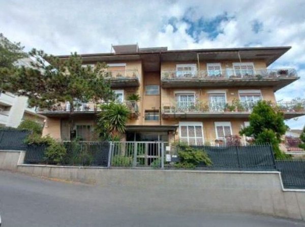 appartamento in vendita a Roma in zona Appio Pignatelli