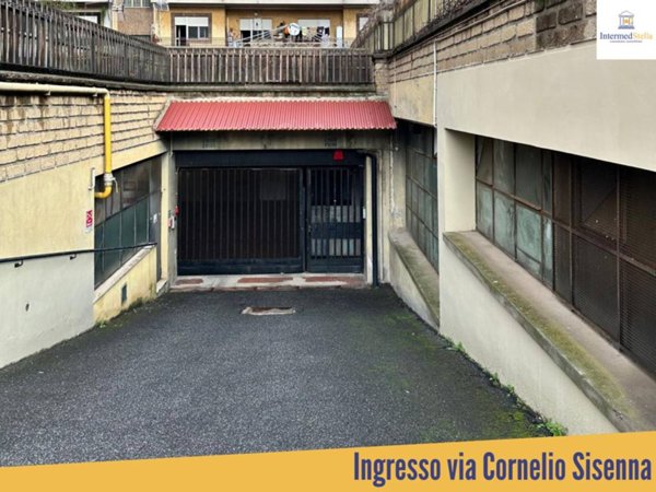 negozio in vendita a Roma in zona Torre Spaccata